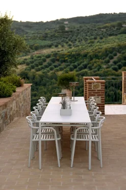 Bliss Matgrupp - Bord 80x80 cm + 2 st Karmstolar Sand
