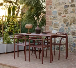 Bliss Matgrupp - Bord 80x80 cm + 2 st Karmstolar Desert Red