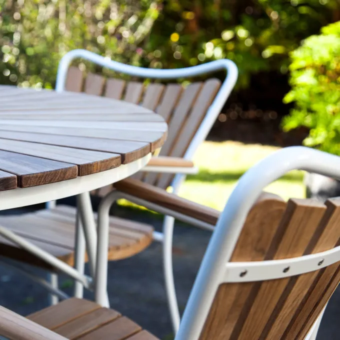Ellen Trädgårdsmöbelset i Teak och Aluminium 110 cm + 4 stolar, Vit