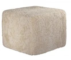 Emma Puff i fårskinn 50x50x40cm / Creme